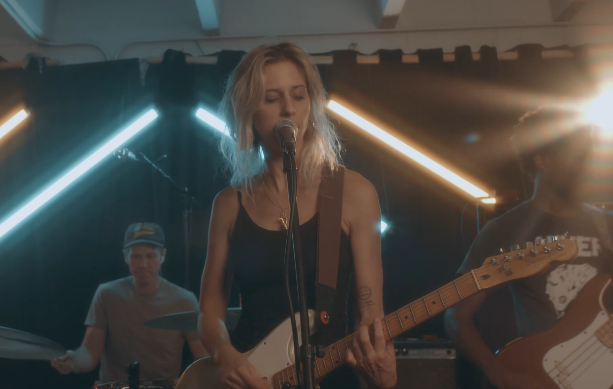 Bully plays mini live set