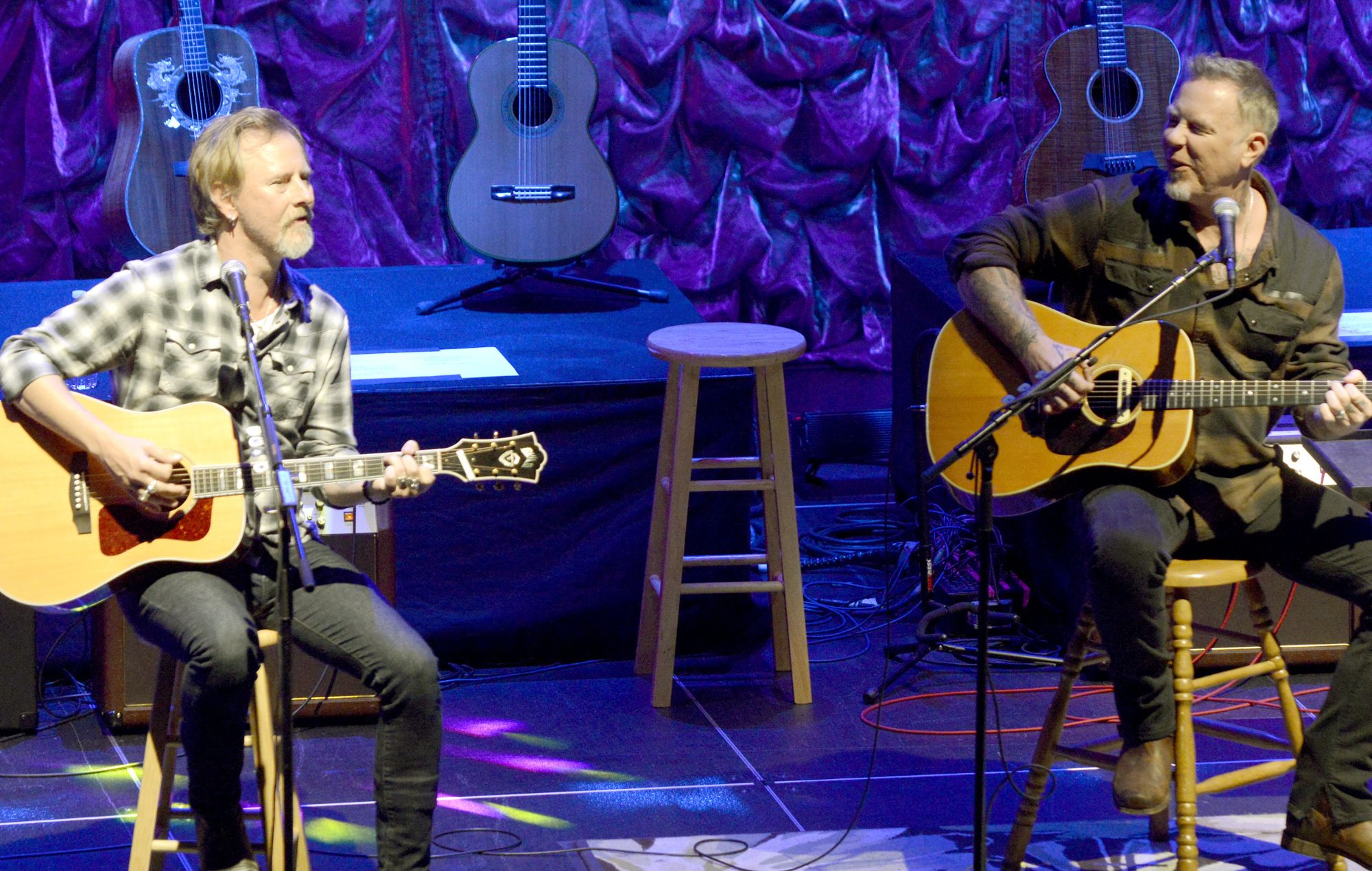 Jerry Cantrell and James Hetfield perform together