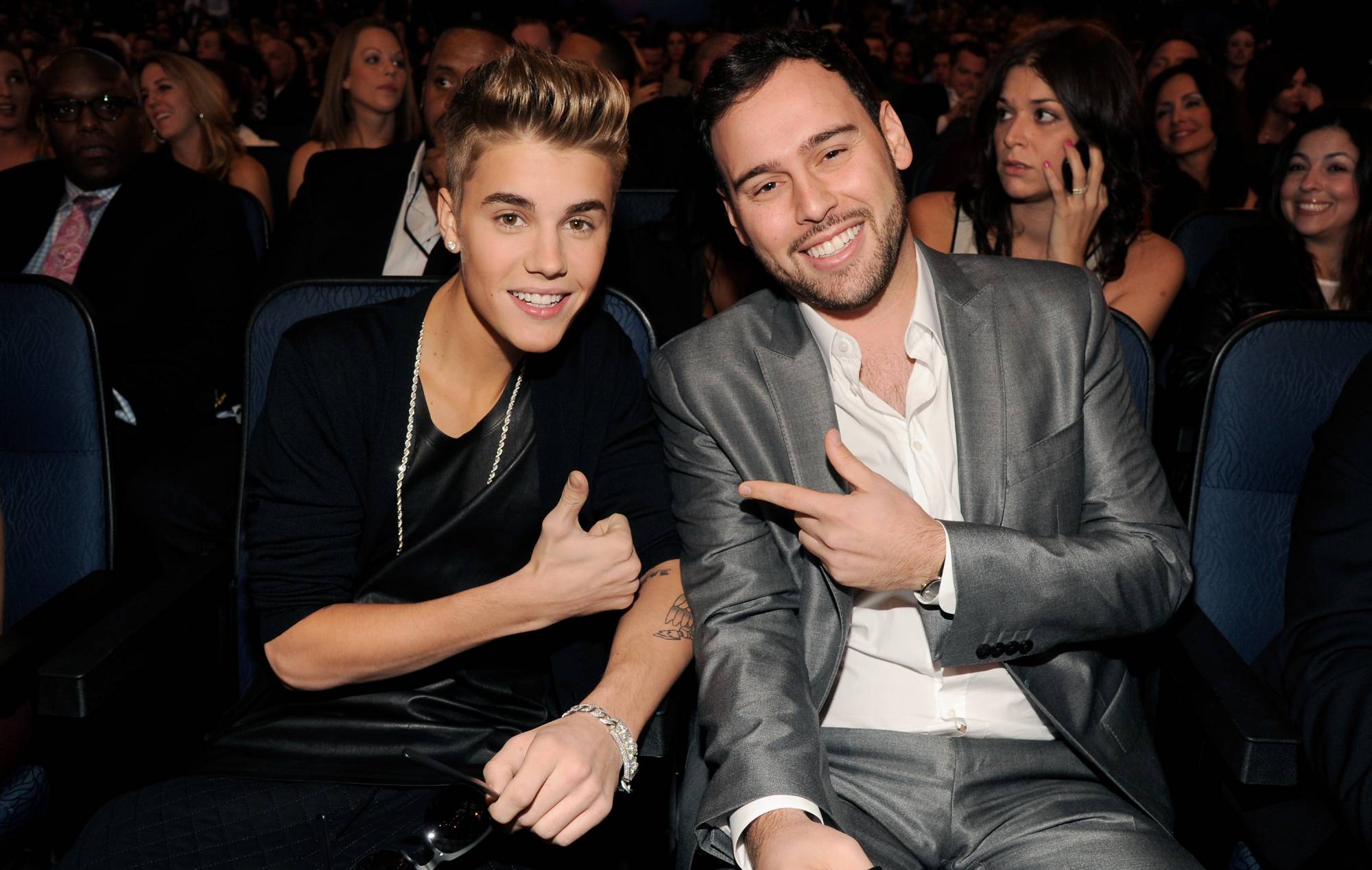 Justin Bieber and manager Scoot Braun pose in the audience at the 40th American Music Awards. Photo by Kevin Mazur/AMA2012/WireImage)