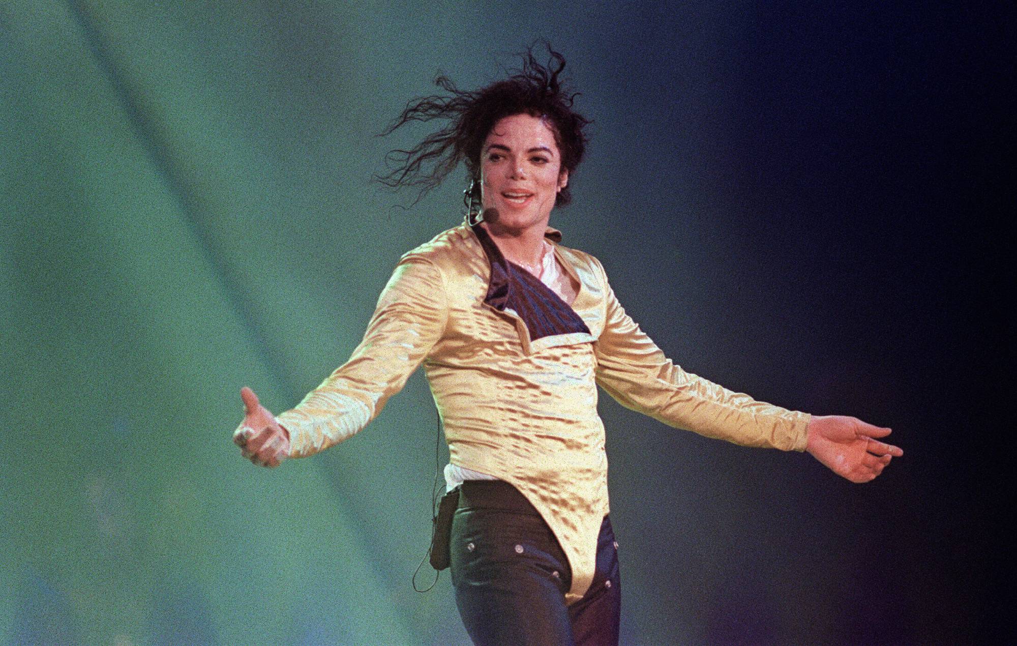 Michael Jackson preforms before an estimated audience of 60,000 in Brunei on July 16, 1996. (Photo credit should read FRANCIS Sylvain/AFP via Getty Images)