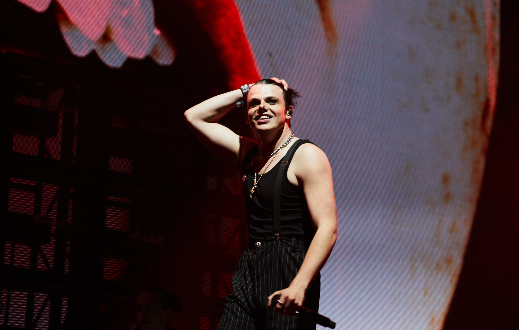 Yungblud performing at Glastonbury 2022, photo by Eva Pentel
