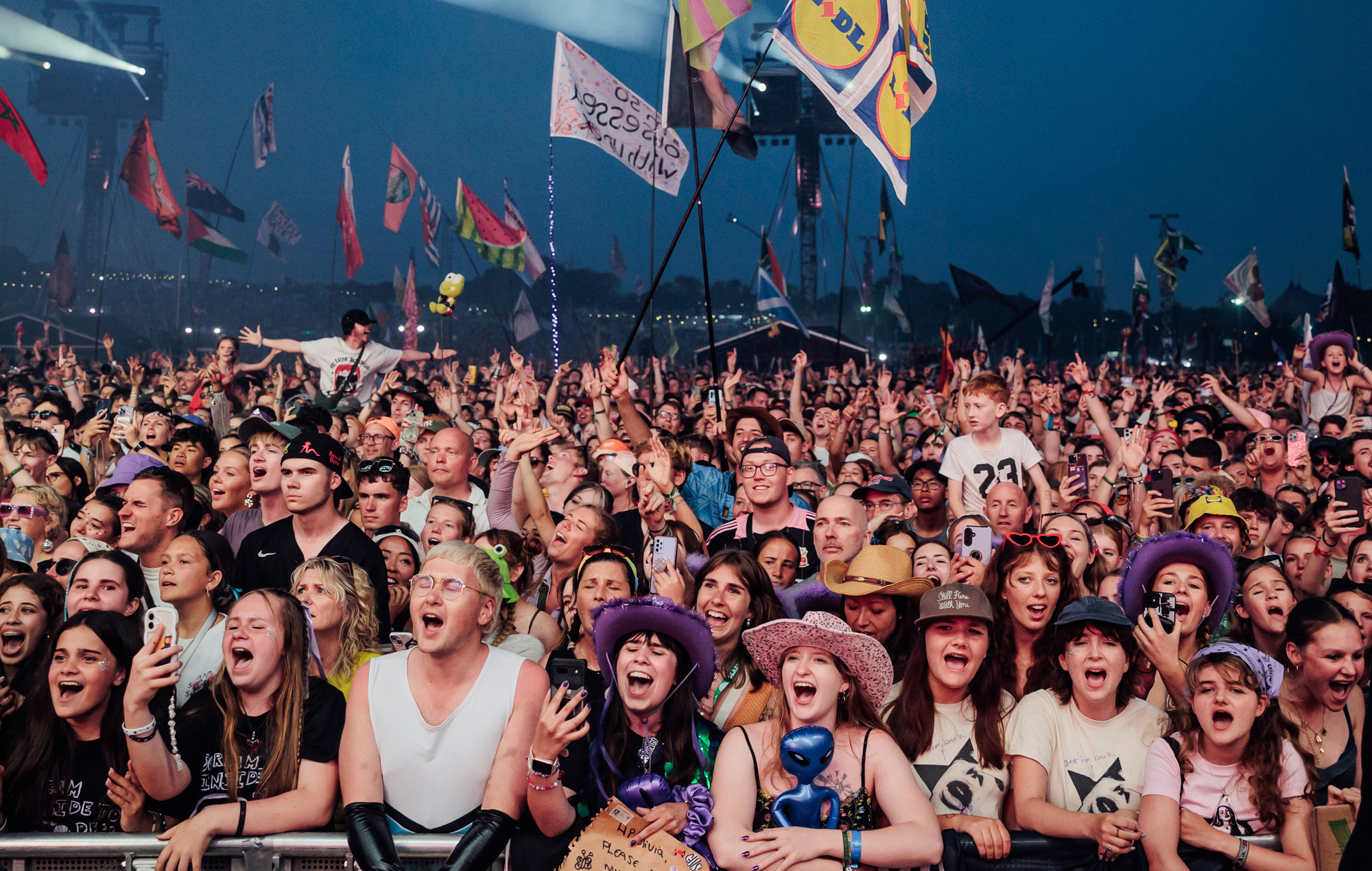 The crowd for Olivia Rodrigo at Glastonbury 2025, photo by Andy Ford