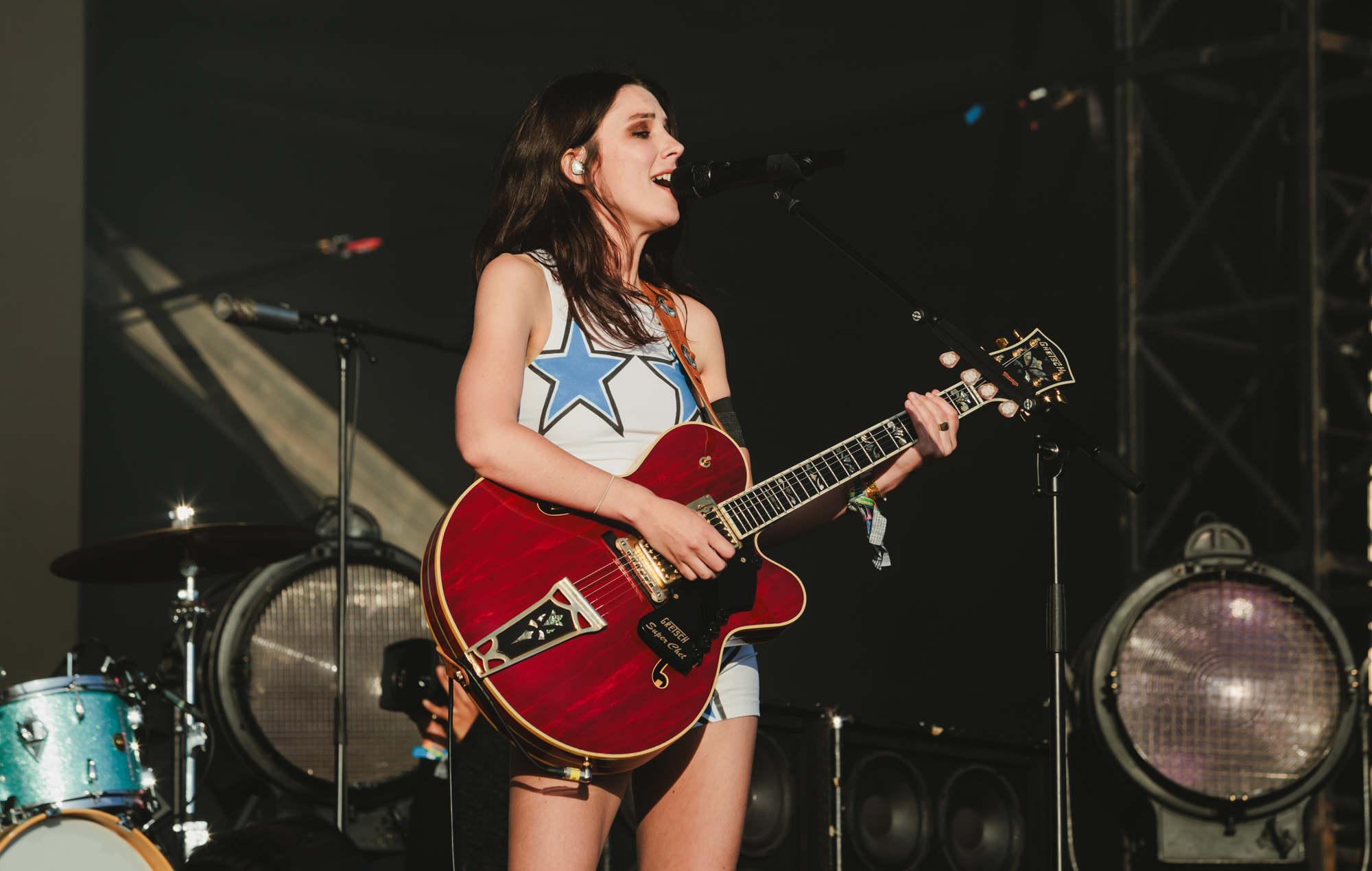 Wolf Alice's Ellie Rowsell live at Glastonbury 2025, photo by Andy Ford
