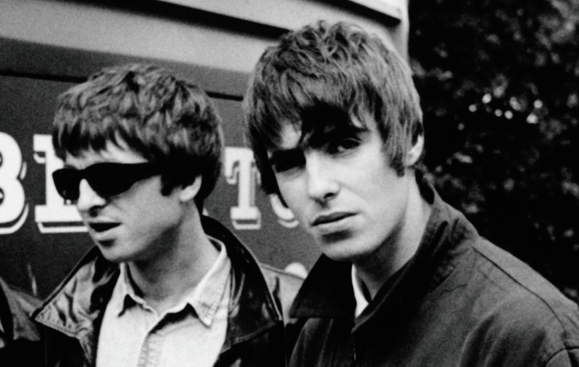 Photo of Liam GALLAGHER and Noel GALLAGHER and OASIS, L-R:Tony McCarroll, Paul 'Bonehead' Arthurs, Noel Gallagher, Liam Gallagher, Paul 'Guigsy' McGuigan - posed, group shot (Photo by Michel Linssen/Redferns)