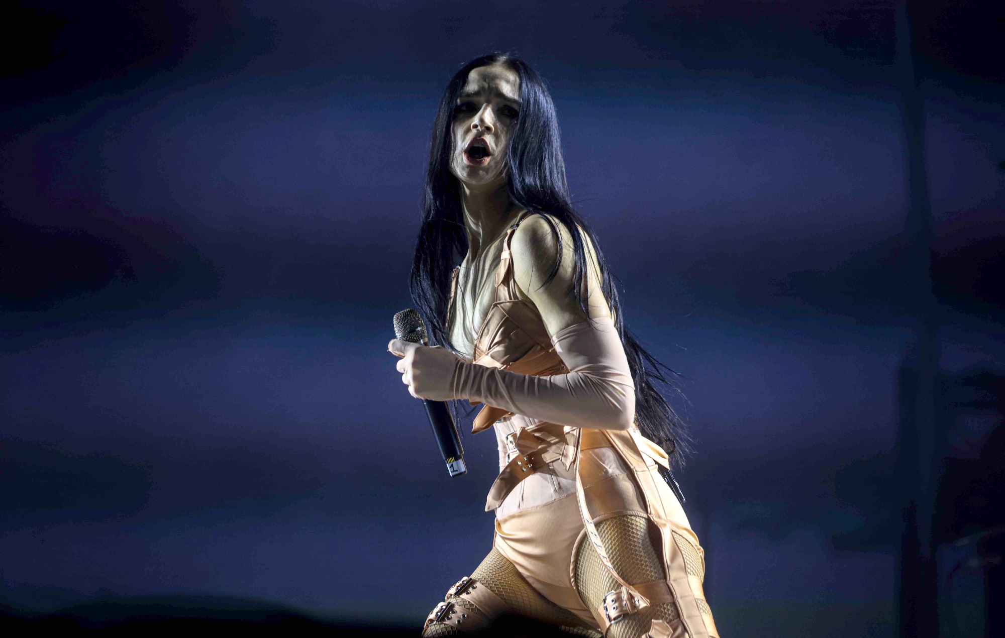 Poppy performing live