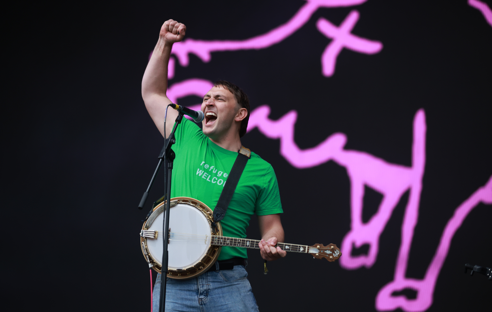 Andrew Hendy performing live on stage with The Mary Wallopers, photo by Debbie Hickey/Getty