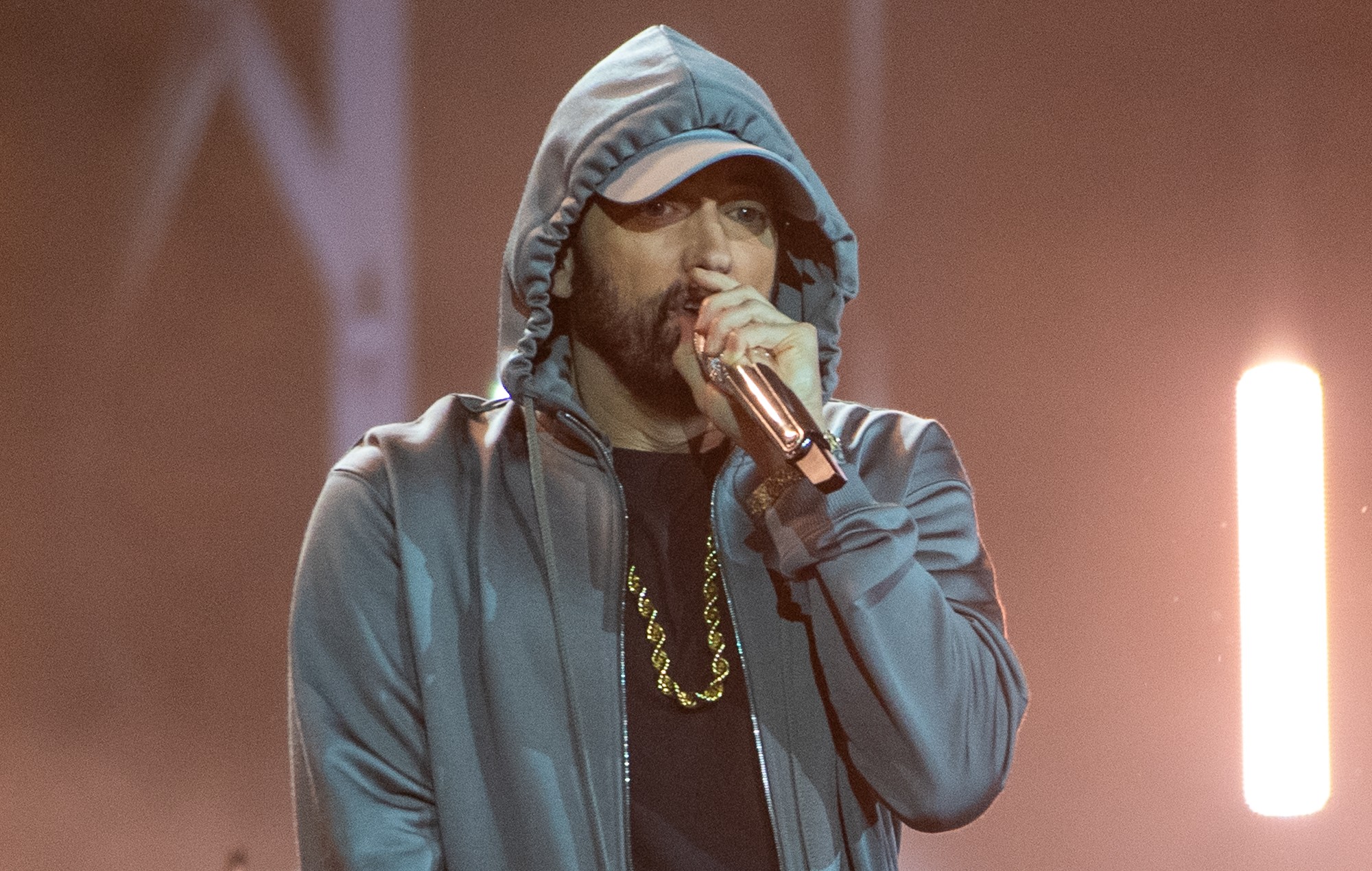 Eminem performs live