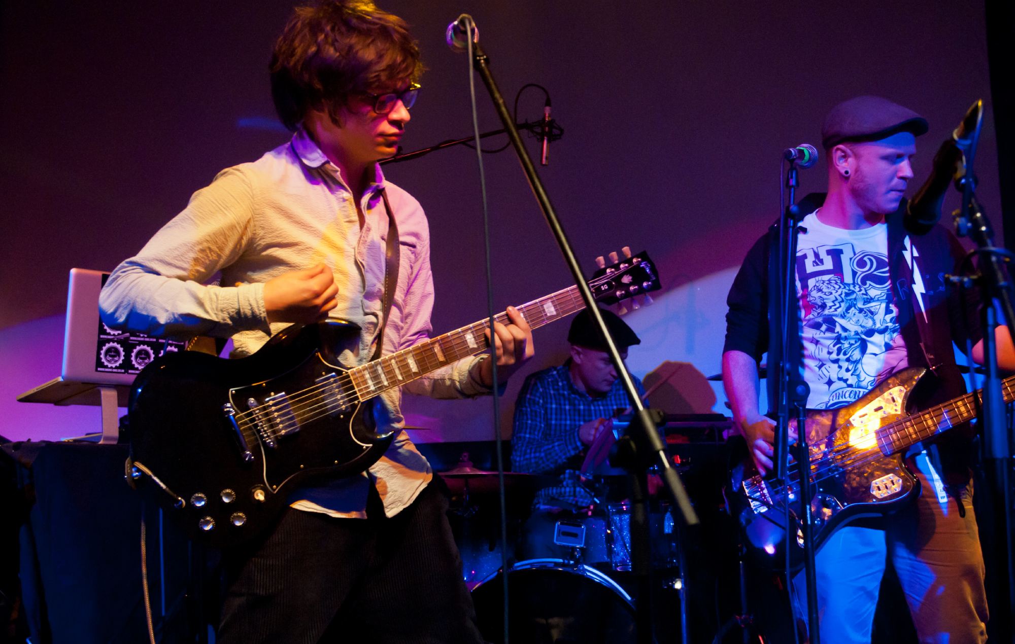 Sam Duckworth of Get Cape. Wear Cape. Fly. live at Cargo in London (Photo by Caitlin Mogridge/Redferns)