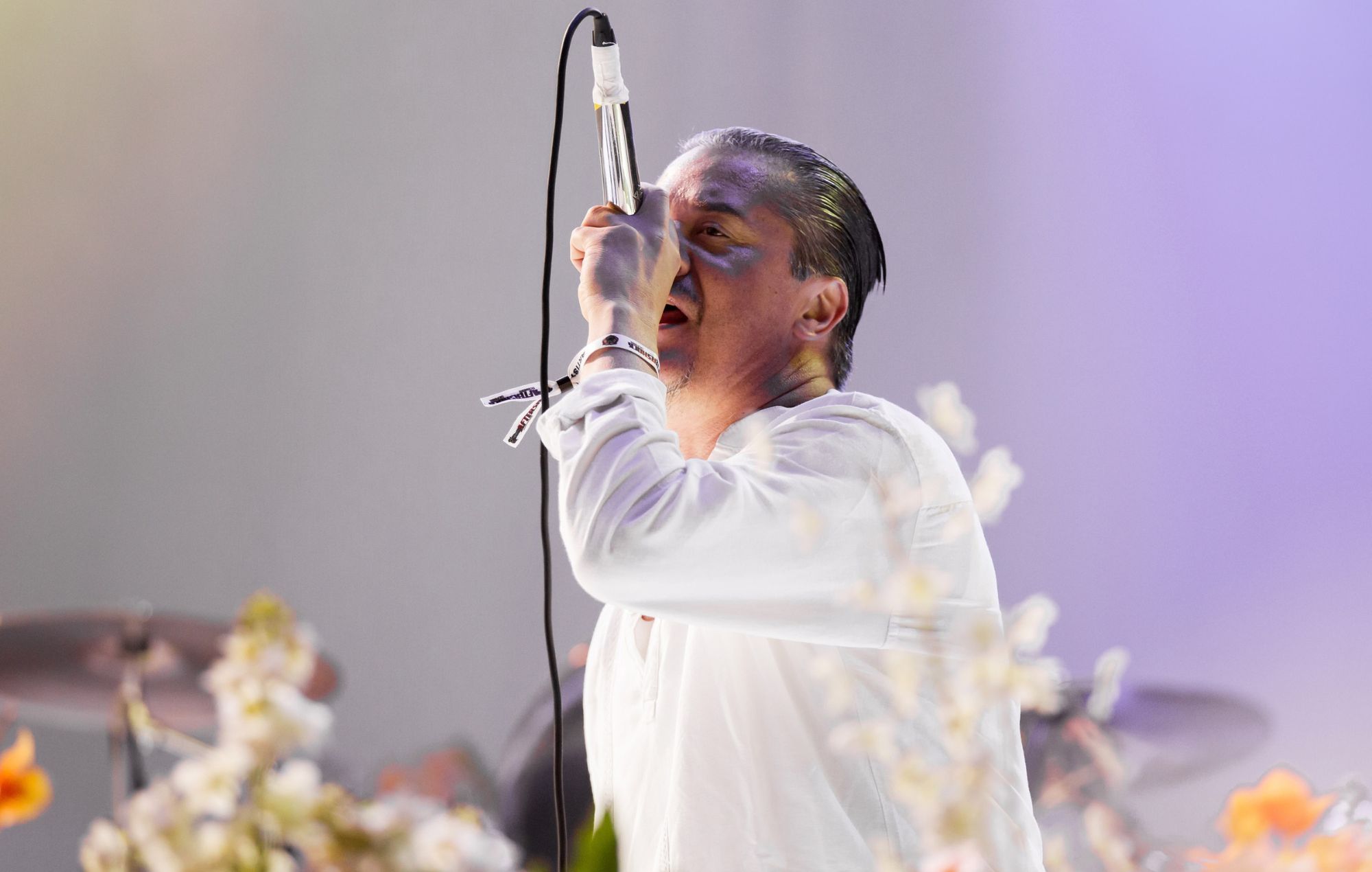 Mike Patton performs with Faith No More