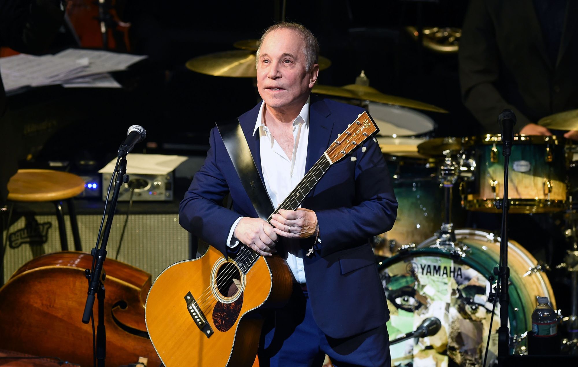 Paul Simon performs live