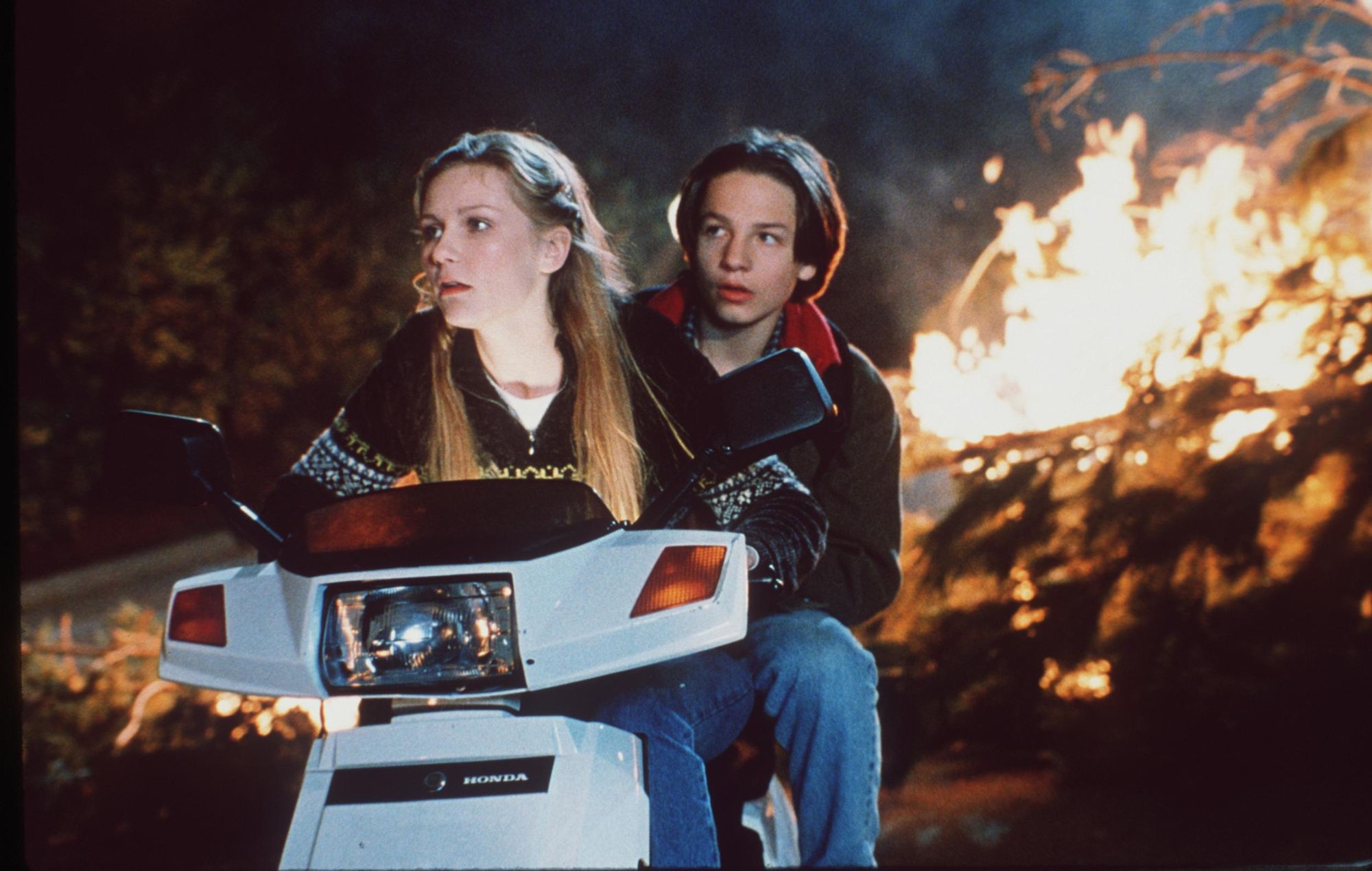 1998 Kirsten Dunst And Gregory Smith Star In Small Soldiers